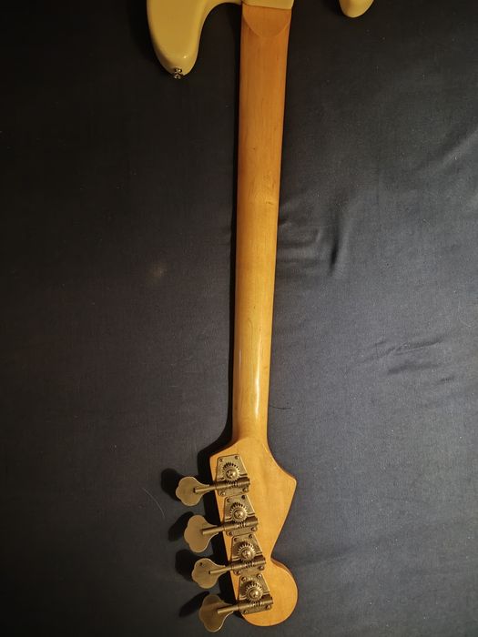 Gitara basowa precision bass