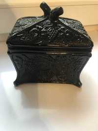 Czarna szkatułka - herbaciarka