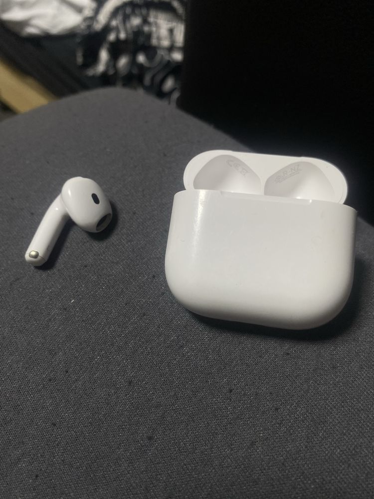 AirPods 4 ANC лівий навушник