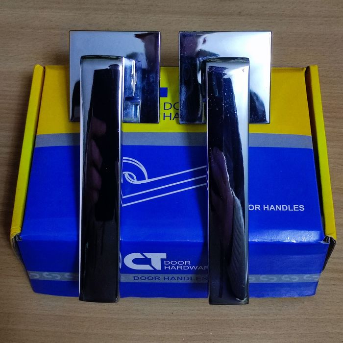 Ручки на розетте межкомнатные COMIT Kubic A тонкая розетта 6 мм хром