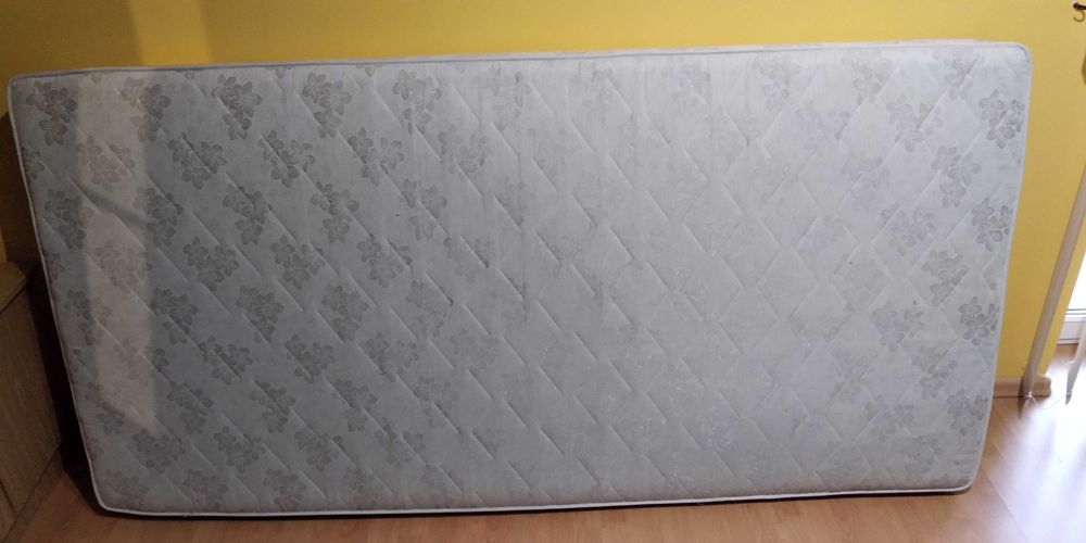 Materac  100 x 200 na sprężynach