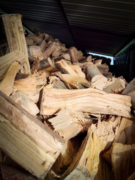 Lenha de eucalipto e mistura