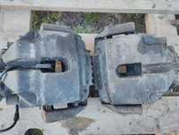 Zacisk zaciski przód BMW e90 e91 e92 lewy prawy 325i 330i aluminiowe