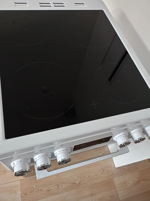 Sprzedam tanio nową kuchnie elektryczna wolnostojąca.