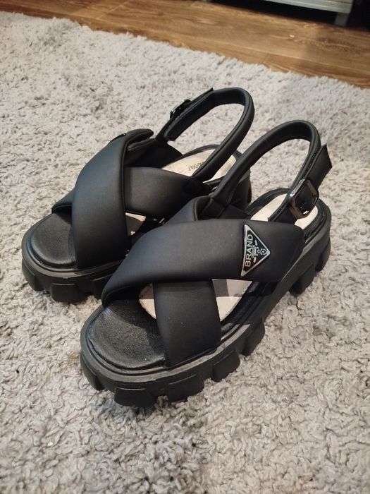 Босоніжки жіночі