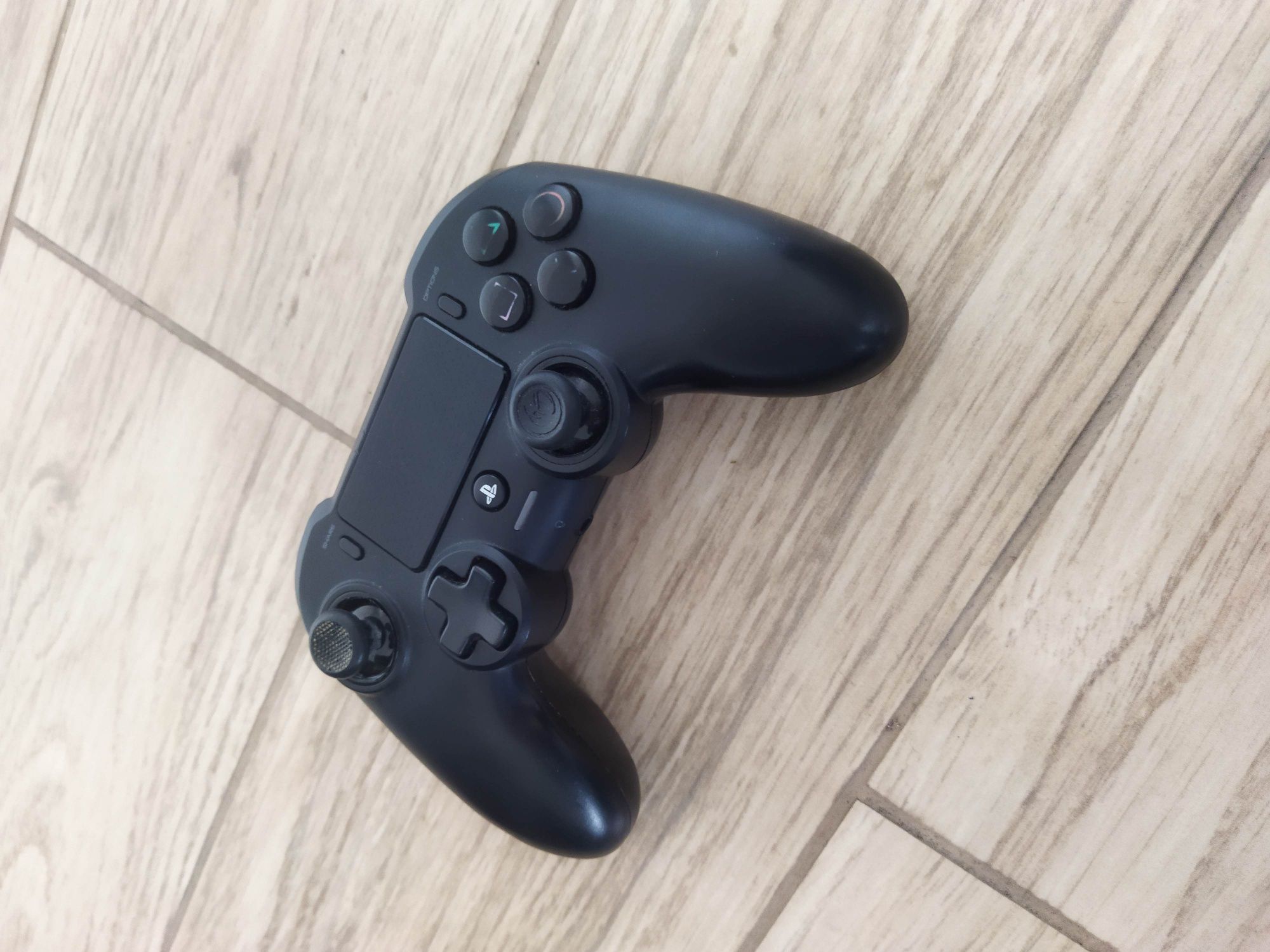 Comando Nacon BB4487 Asymmetric para consola Sony PlayStation 4 Ps4 P