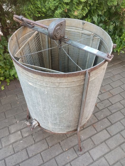 Miodarka ręczna na 4 ramki