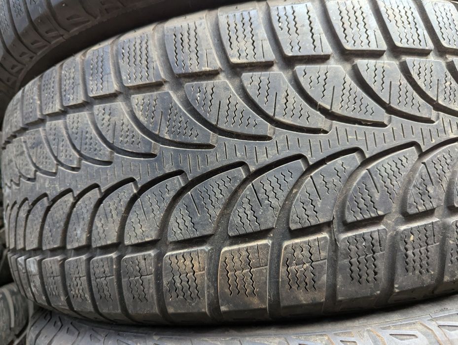 235/60R18 Bridgestone