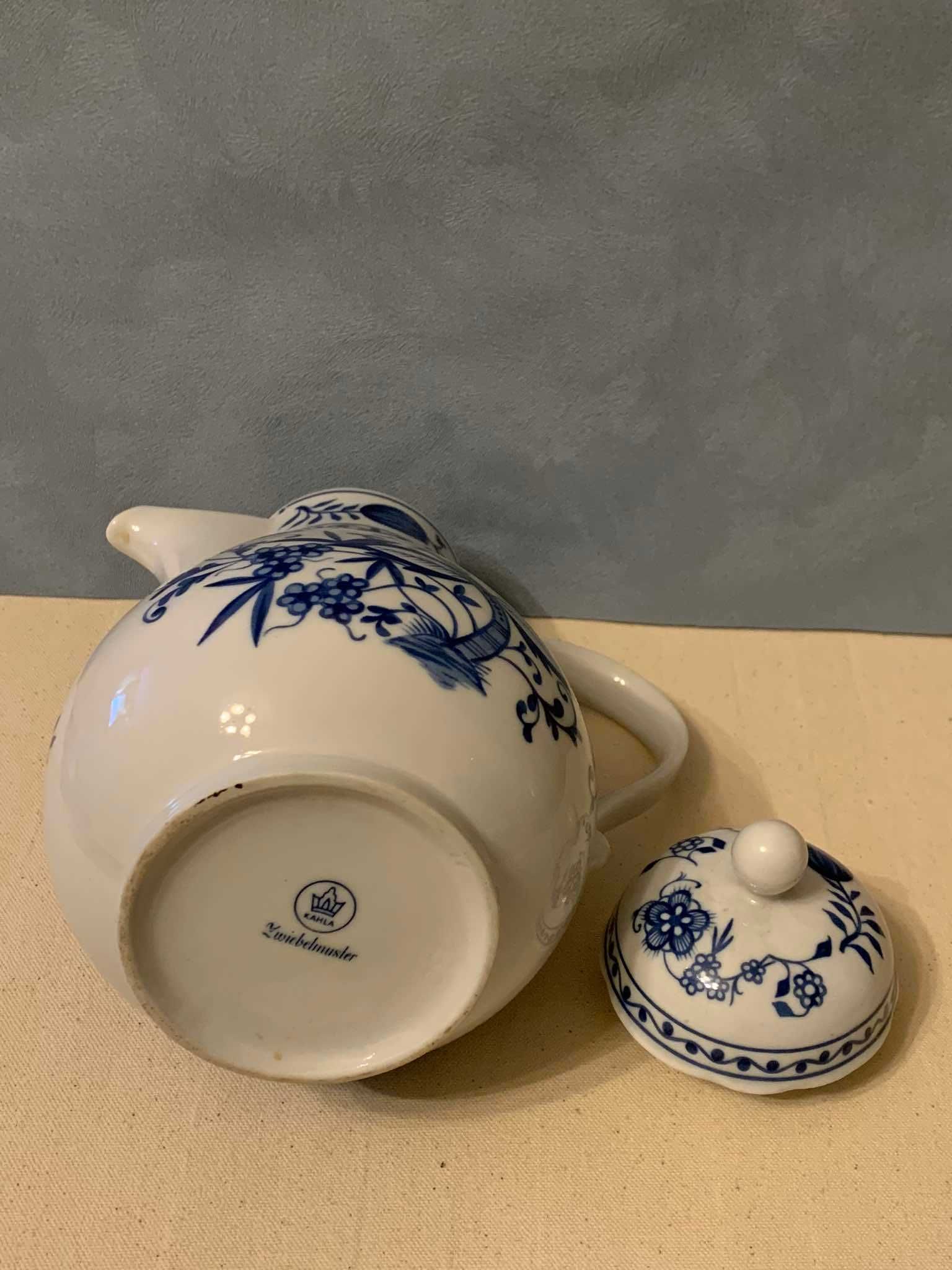 Dzbanek z przykrywką 25 cm - Porcelana Zwiebelmuster Kahla PRL