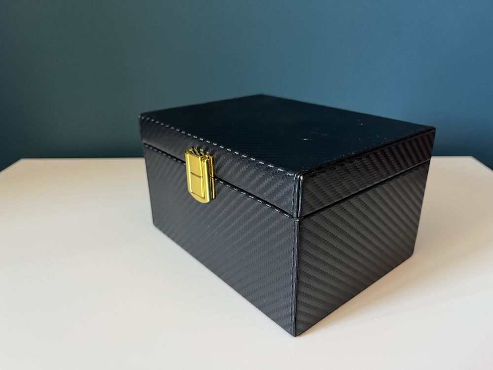 Pudełko na kluczyk keyless Carbon razem z ETUI na kluczyki z brelokiem