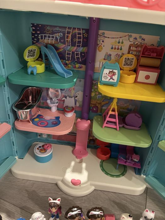 Gabby’s Dollhouse – Casa + Muitas Figuras – Como Nova!