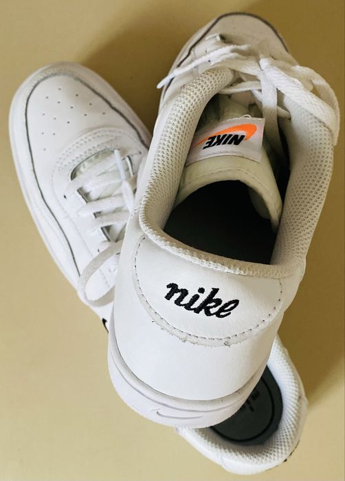 Чоловічі кросівки NIKE.