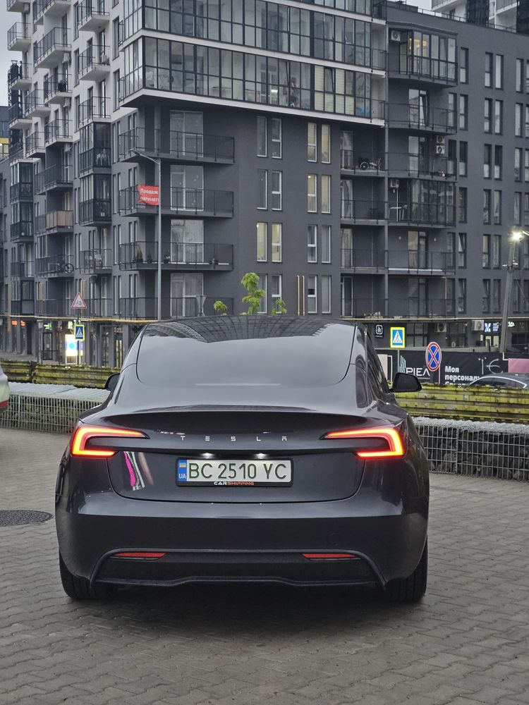 Tesla Model 3 2024
