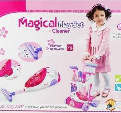 Дитячий набір для прибирання, пилосос працює