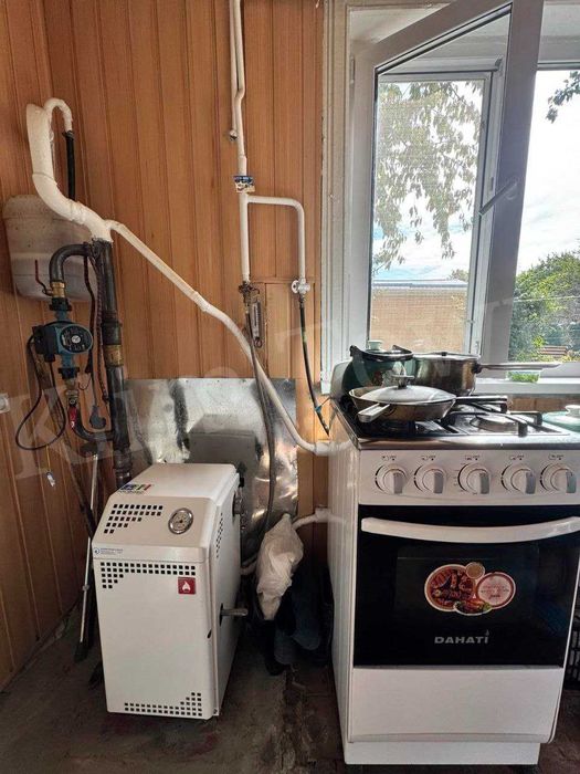 Продається пів будинку в центрі міста