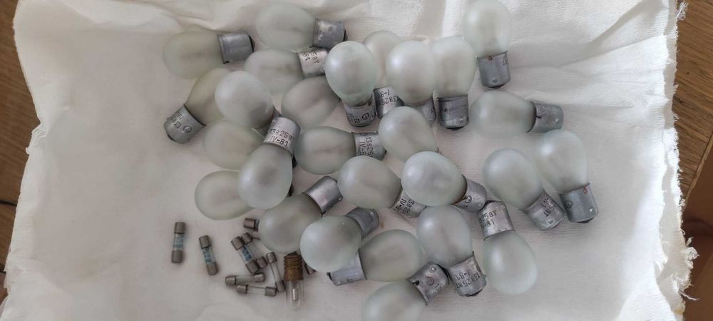 Лампочки коммутаторные  КМ 12 90, и лампочки накаливания c 2.5V до 26V