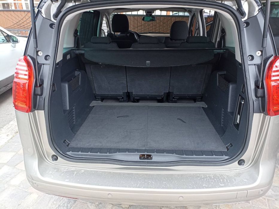 Peugeot 5008 2012року