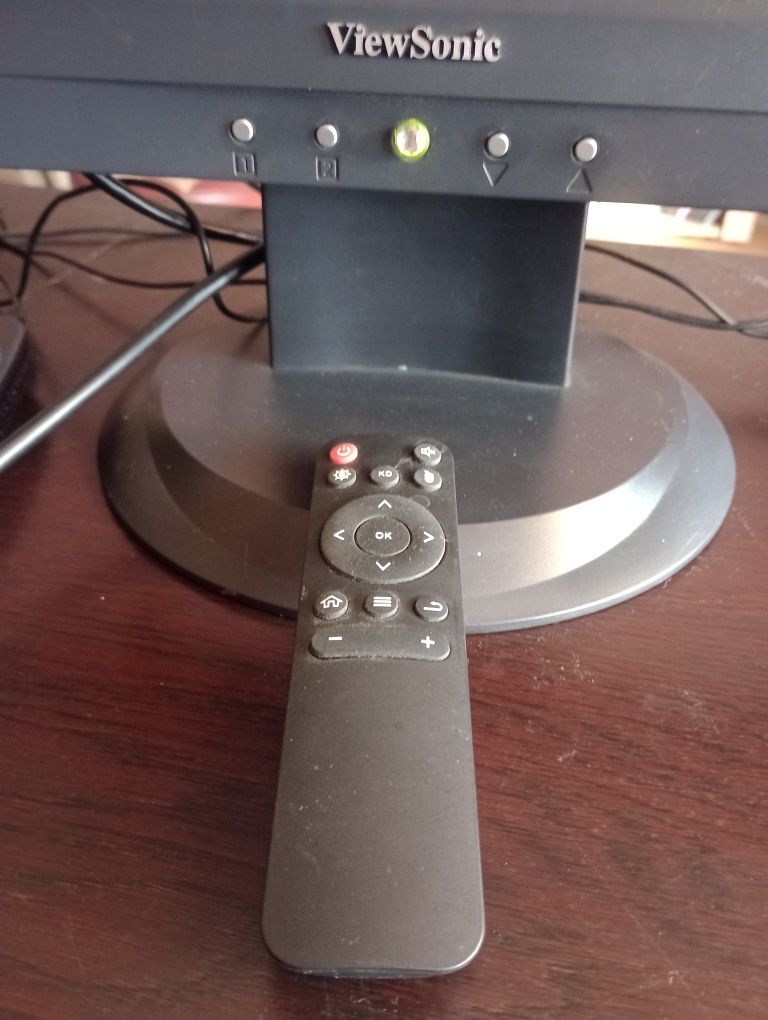 Monitor z androidem i głośniki