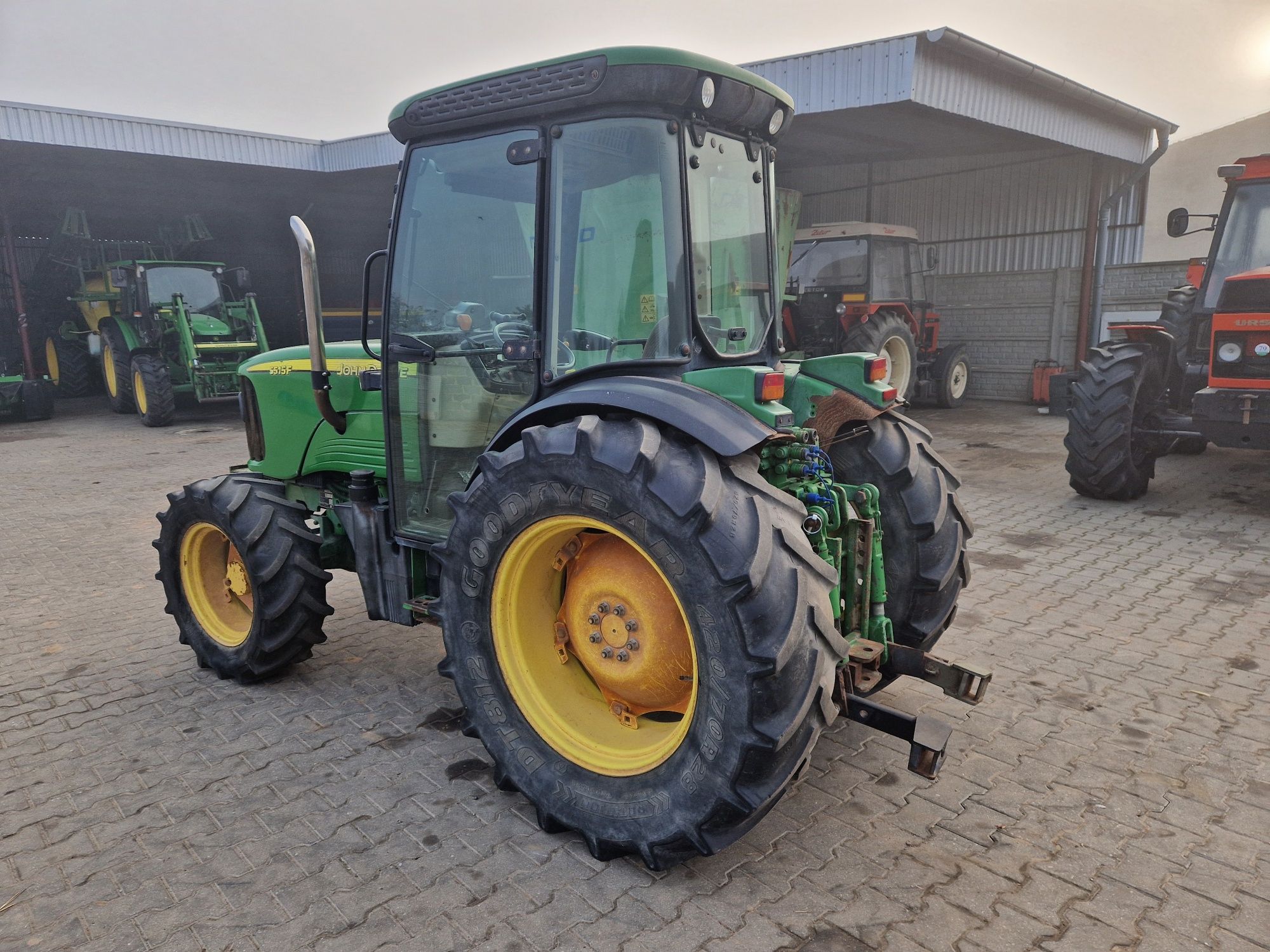 John Deere sadowniczy 5515F