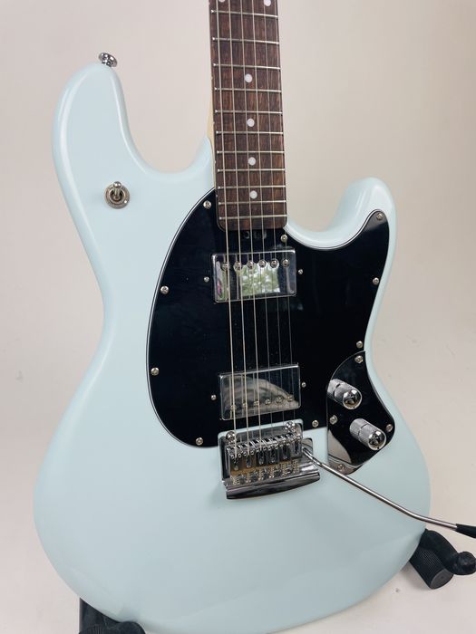 Sterling by Music Man Stingray SR-30 projekt Fender a - zobacz Video