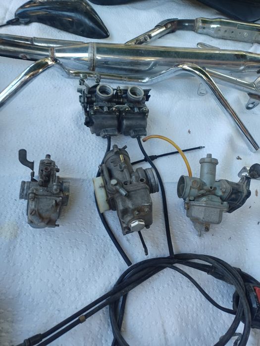 Várias peças de motas