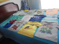 lote de roupa de menino a camisola amarela
