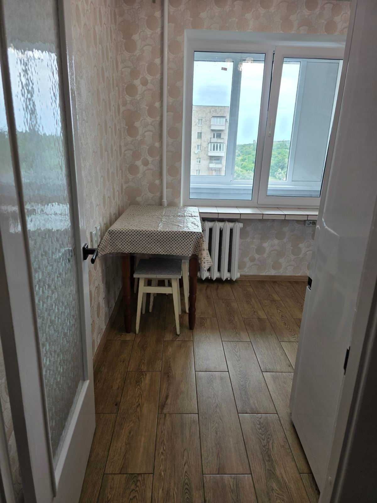 Голосіївський р-н, пр. Голосіївський 108, 1 кім. 18000грн. Без комісії