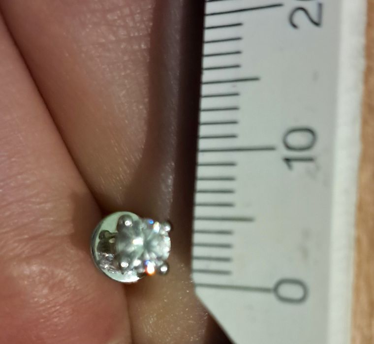 Золоті сережки-пусети з фіанітами 585