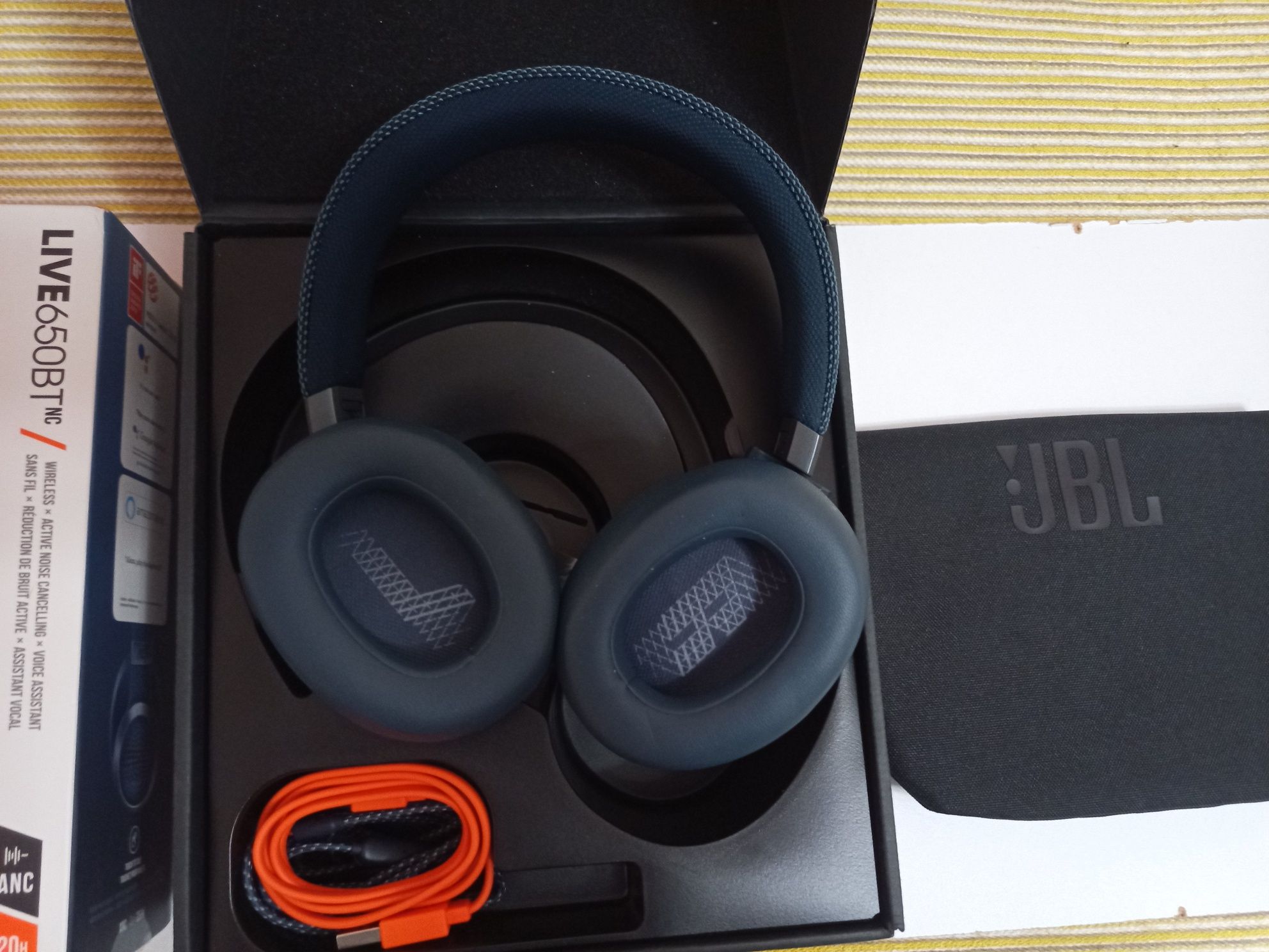 Оригінальні з шумопоглинагням JBL Live 650BTNC і google assistant