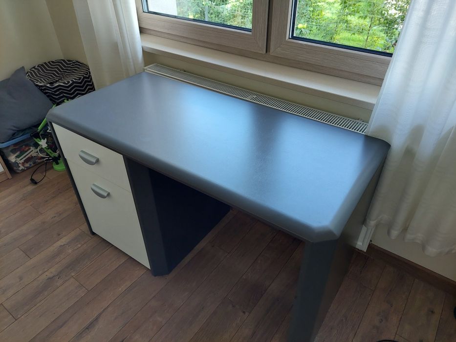 Biurko z szafką solidne
