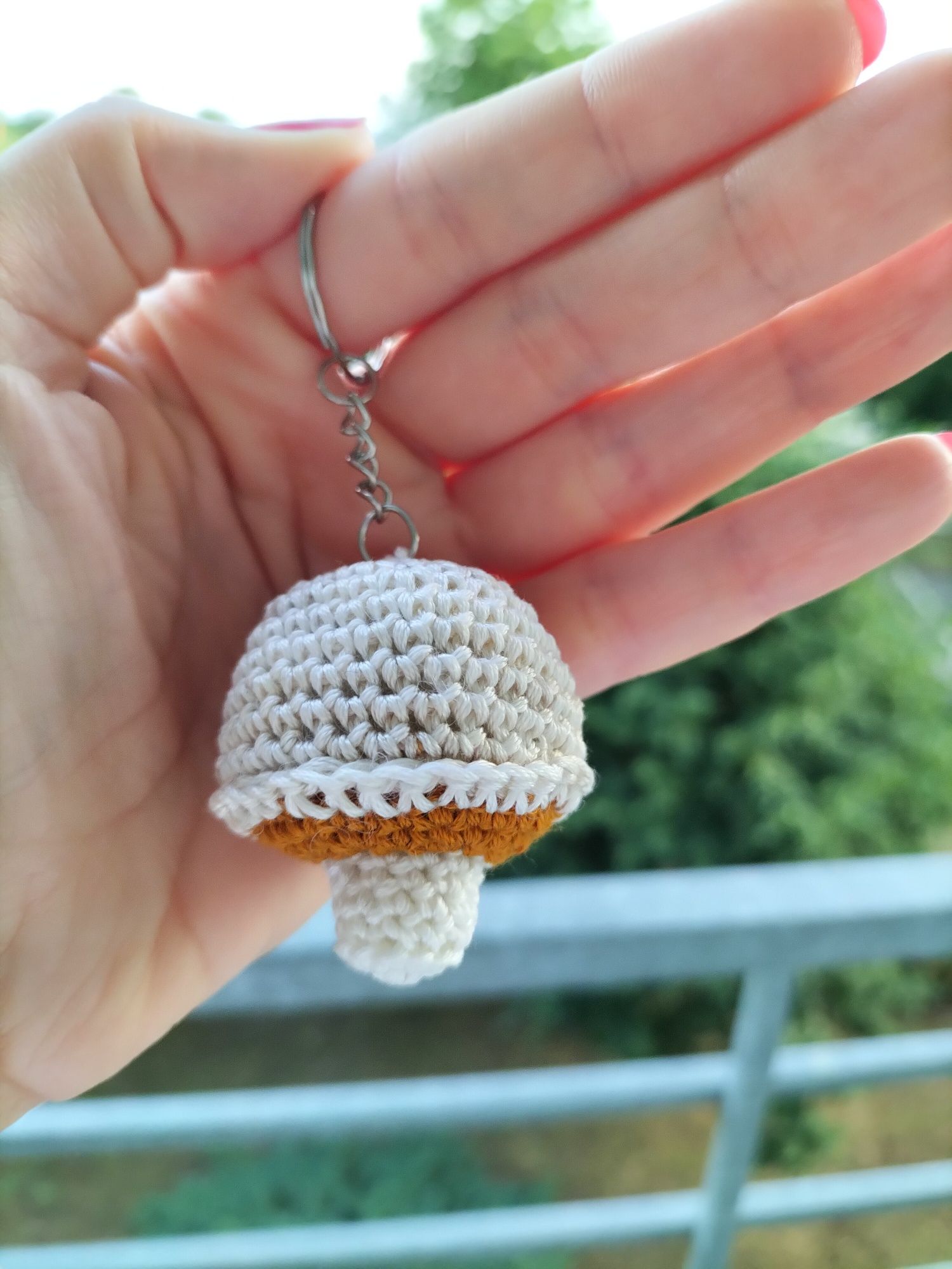 Pieczarka na szydełku. Brelok na szydełku. Breloczek handmade