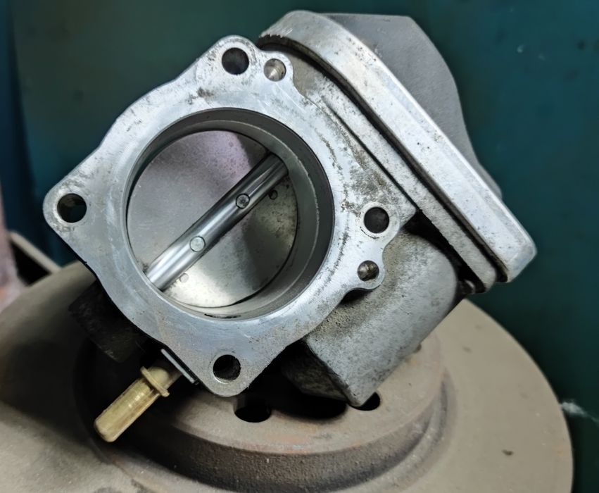 Продам дроссель renault fluence 1.6L megane 1.6L 2/3 сценник