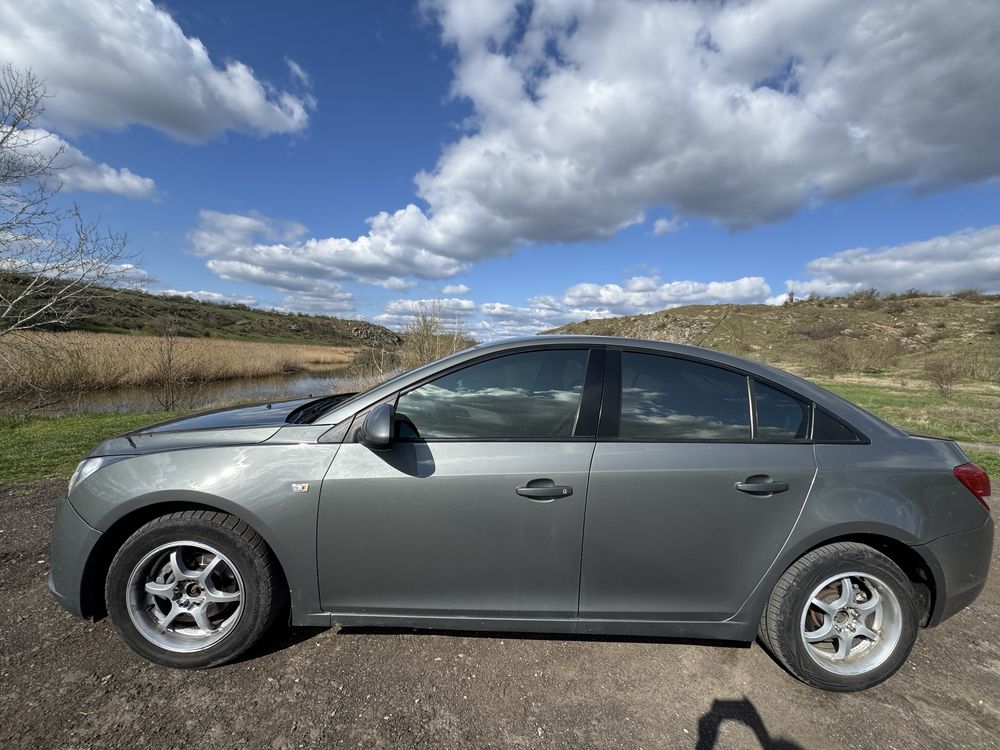 Машина Chevrolet Cruze