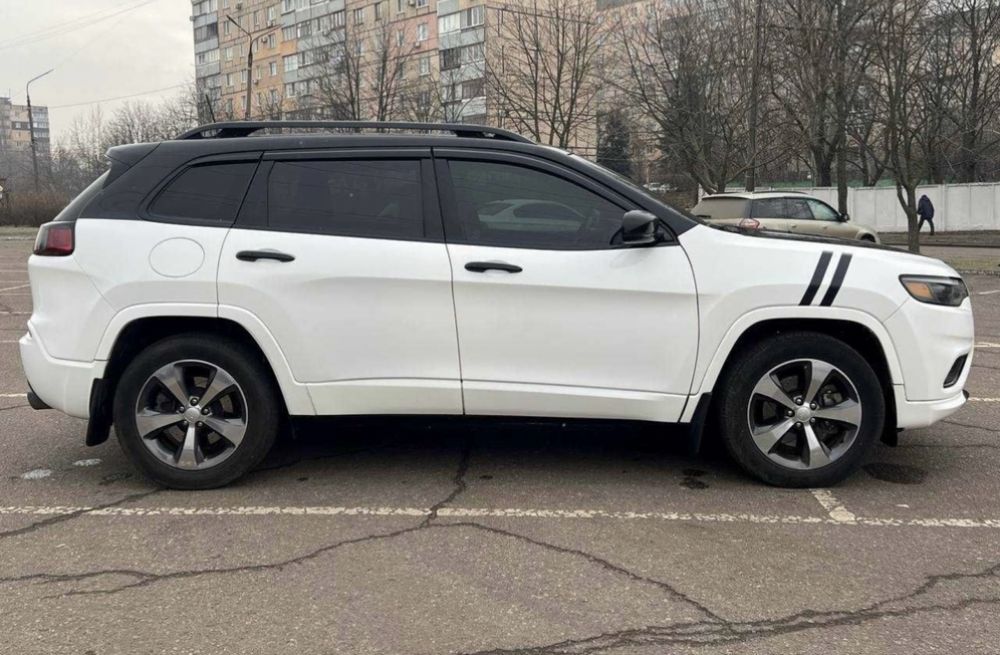 Продаю авто Jeep Cherokee 2019