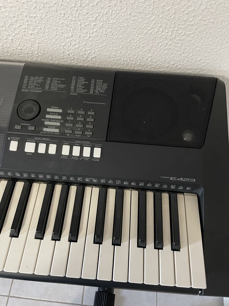 Piano Yamaha E 423