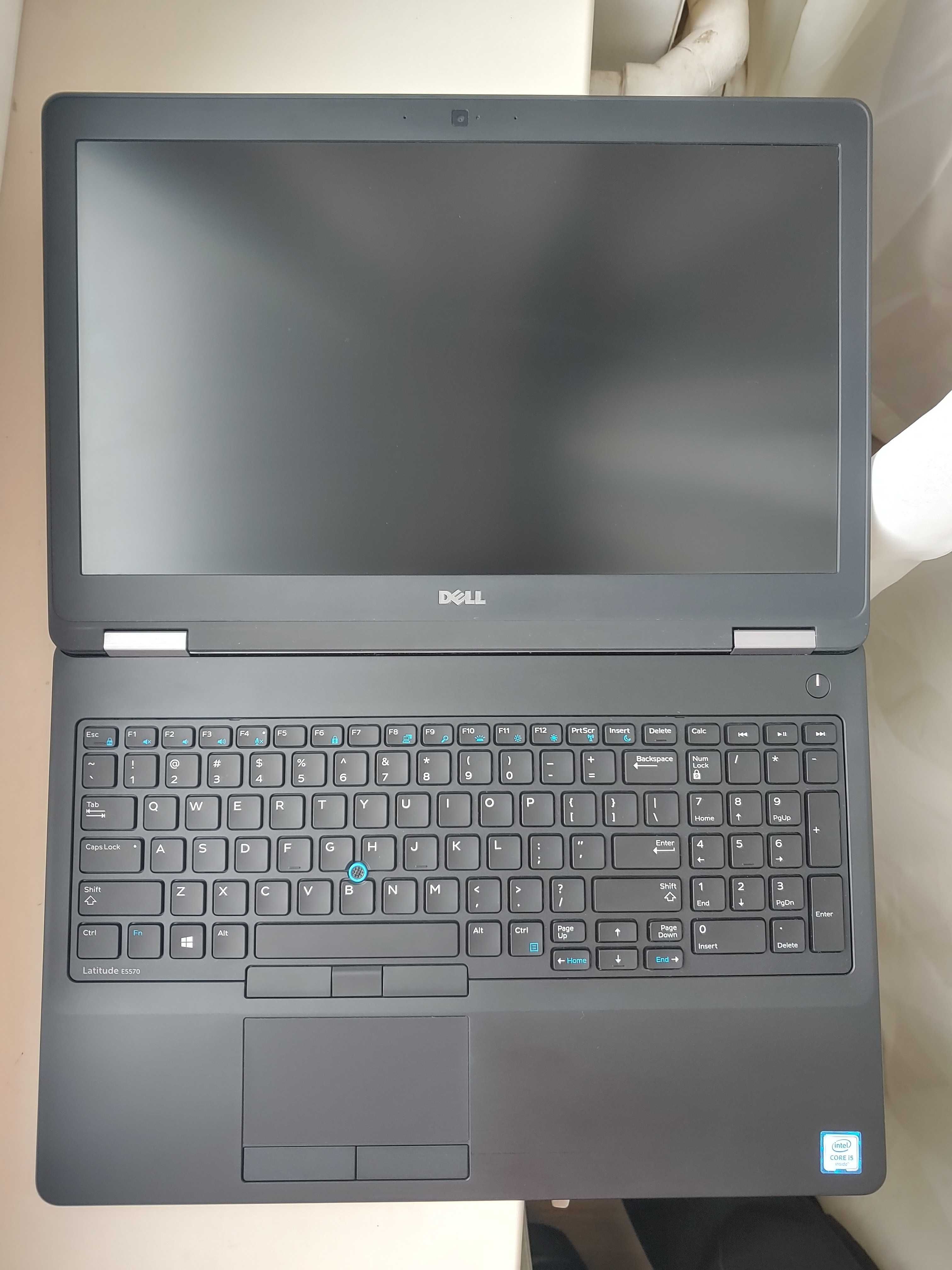 Dell Latitude 5570 15.6" i5-6300u 16GB ssd 256GB ATI M360 FHD+IPS 4час