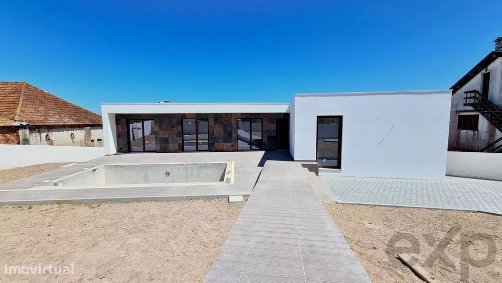 Moradia T4 de Sonho com Piscina e Jardim: Conforto e Modernidade Perto