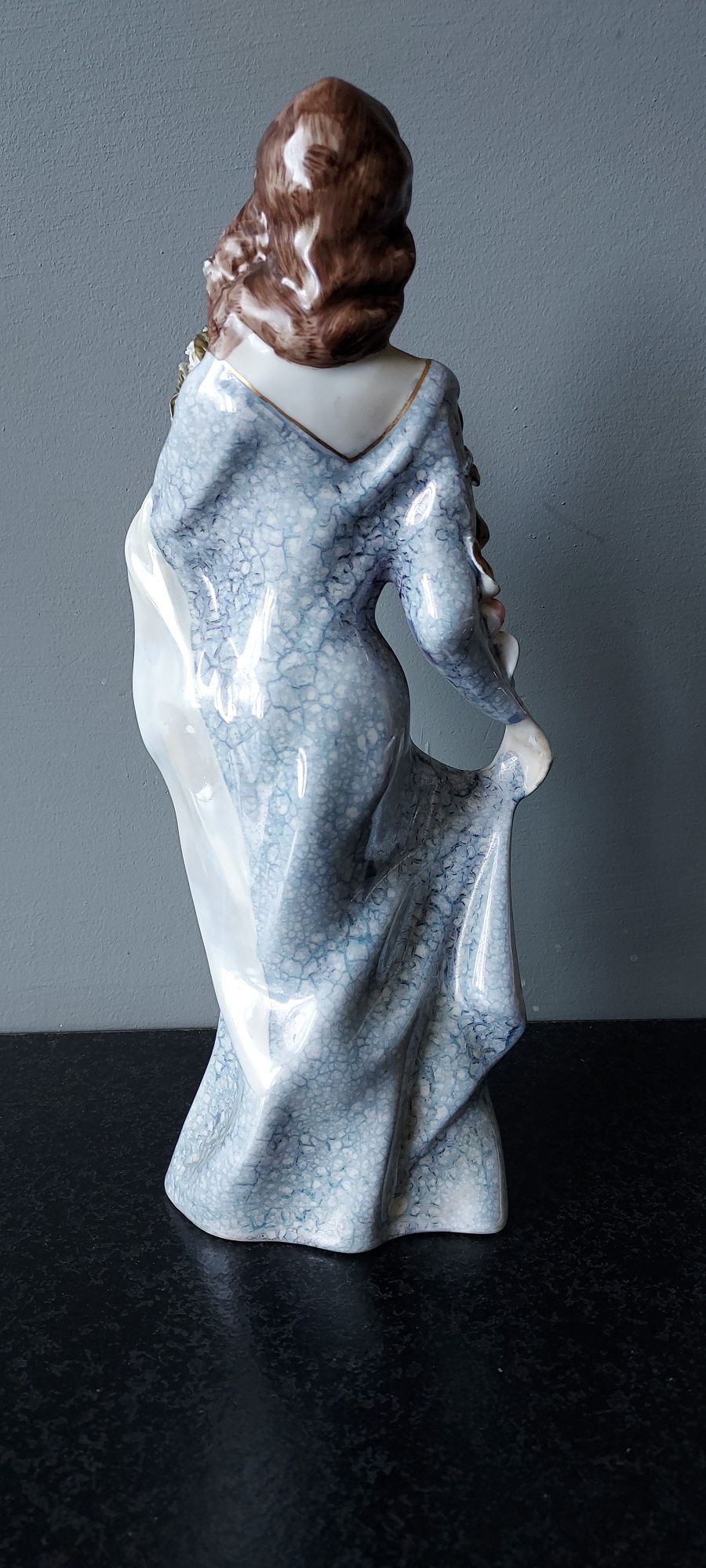 Piękna figurka porcelanowa