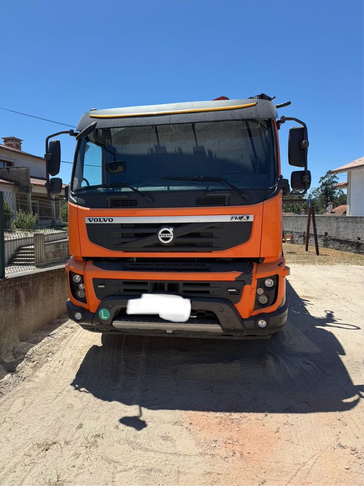 Volvo FMX com grua PK23001 e báscula