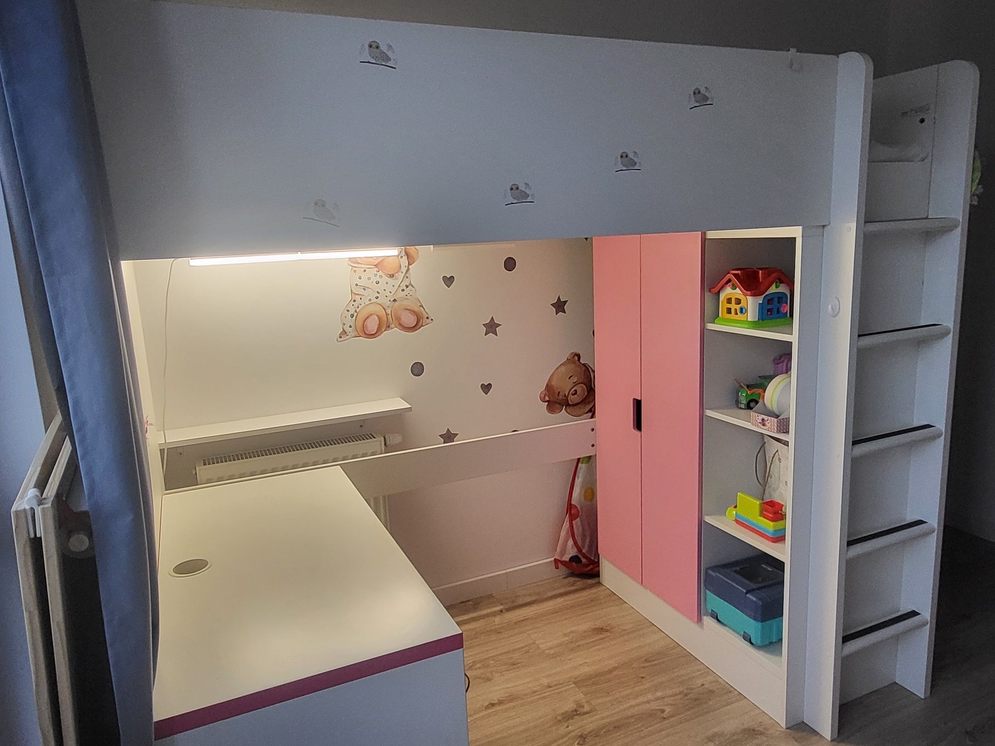 Łóżko smastad Ikea piętrowe z szafa + biurko (za darmo)