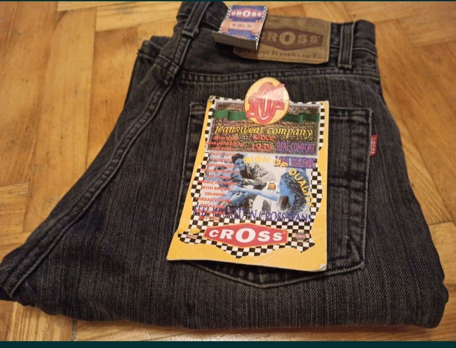 - Spodnie, grafitowy jeans, prosty, klasyczny krój. Cross jeans.