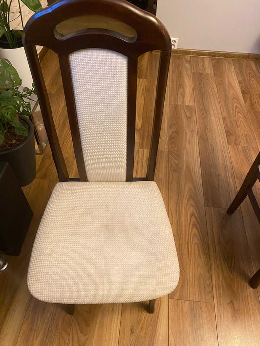 Sprzedam solidny rozkładany stół z kompletem 6 krzeseł