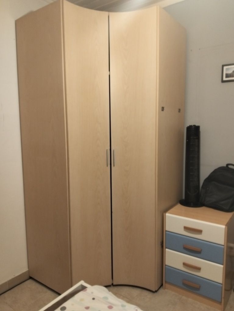 Roupeiro de canto