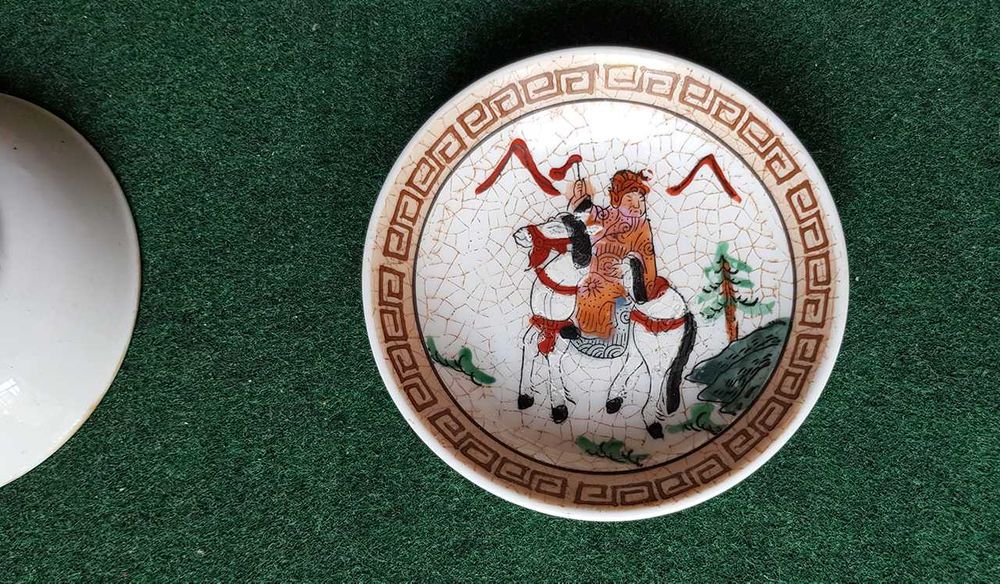 Par de taças de porcelana chinesa - cavaleiros