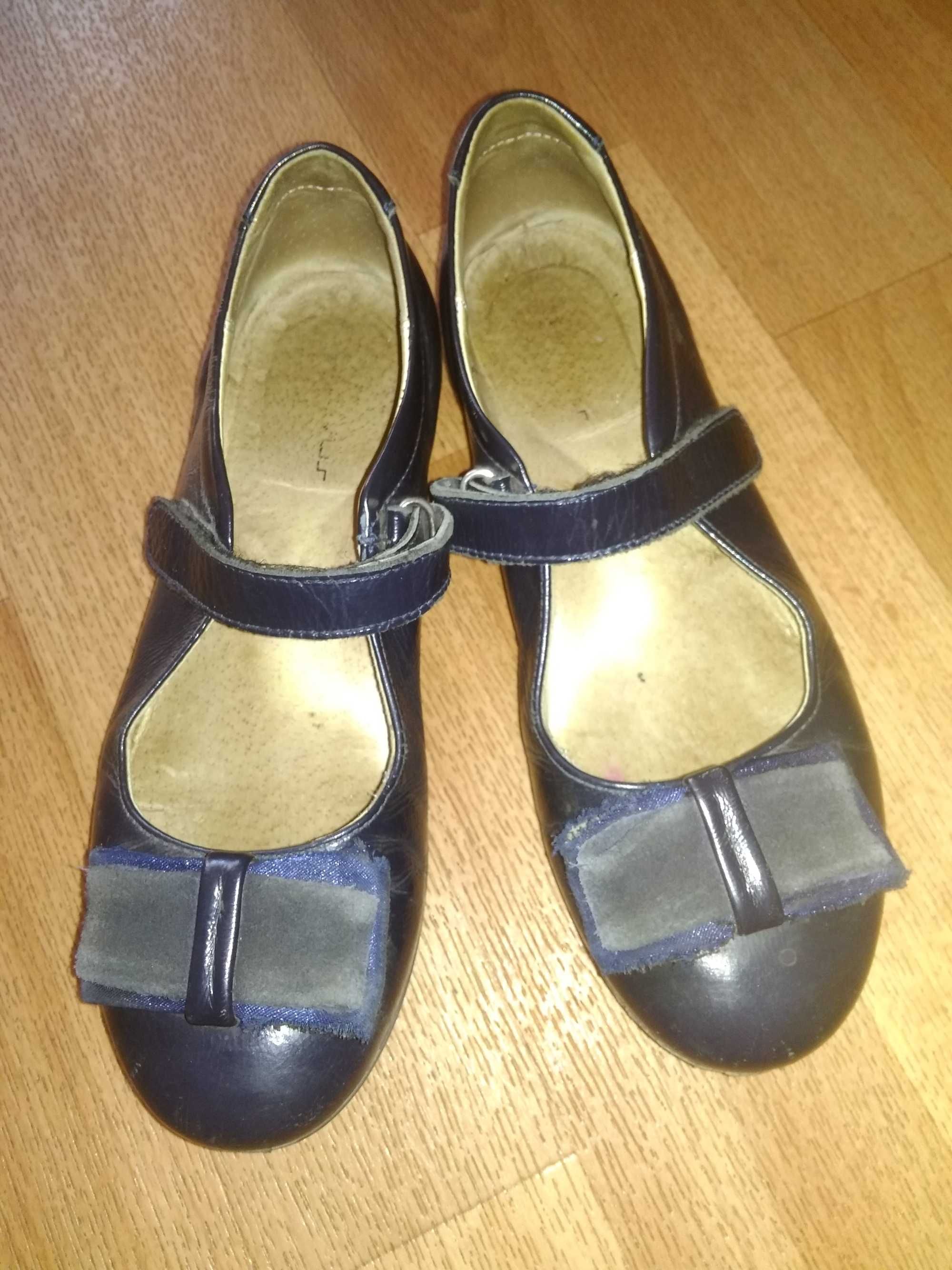 Продам туфли школьные темно синего цвета натуральная кожа р.32  100грн