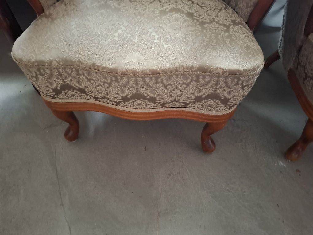 Sofa dwuosobowa i dwa fotele