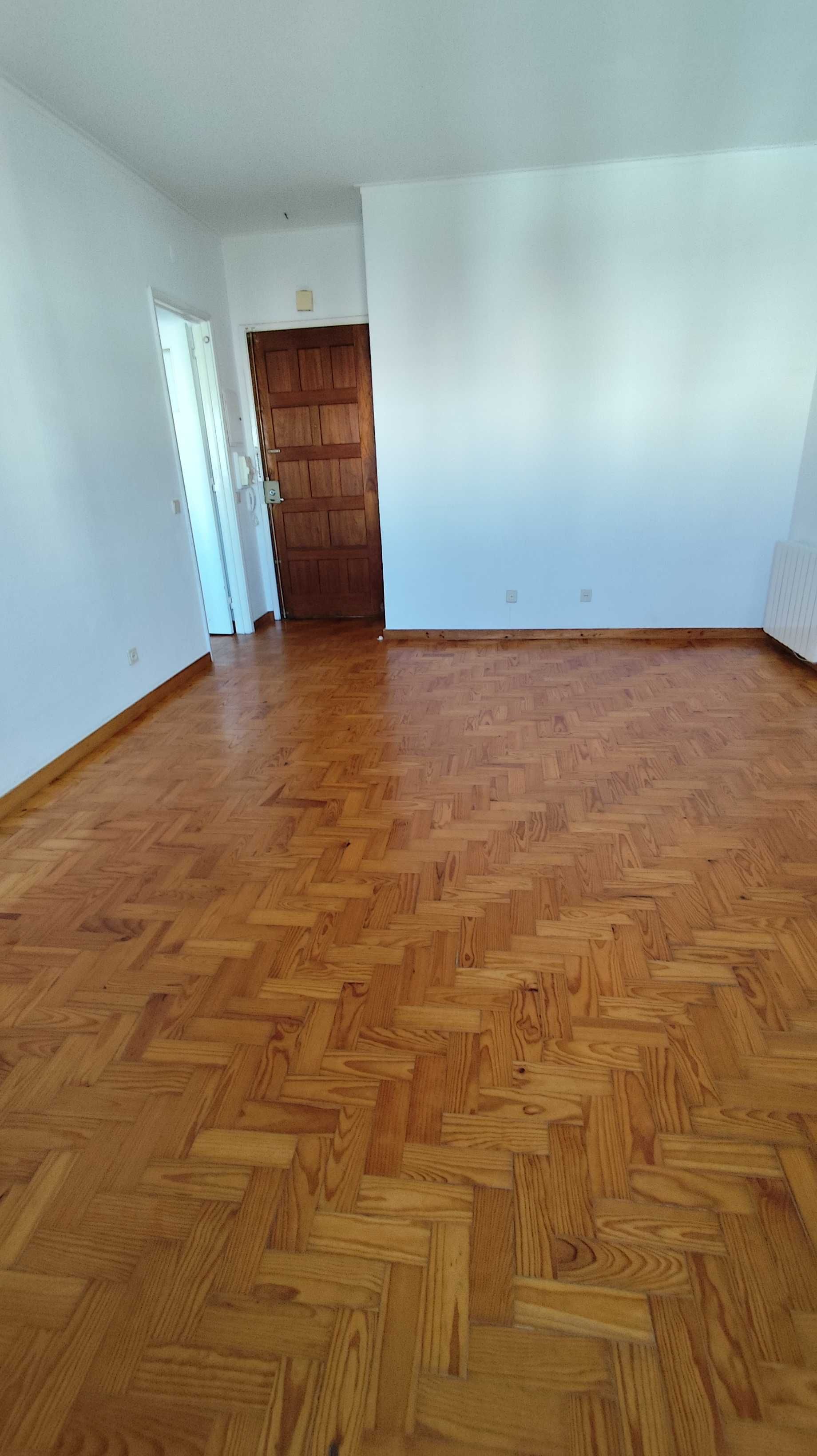 Apartamento em rua Maria Telles Mendes, 8, Paço de Arcos - Oeiras