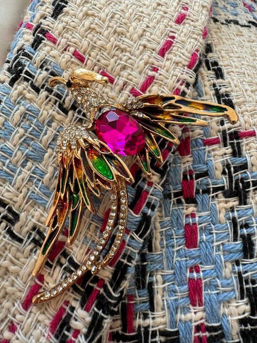 Broszka sfinks feniks duża w kolorze złotym