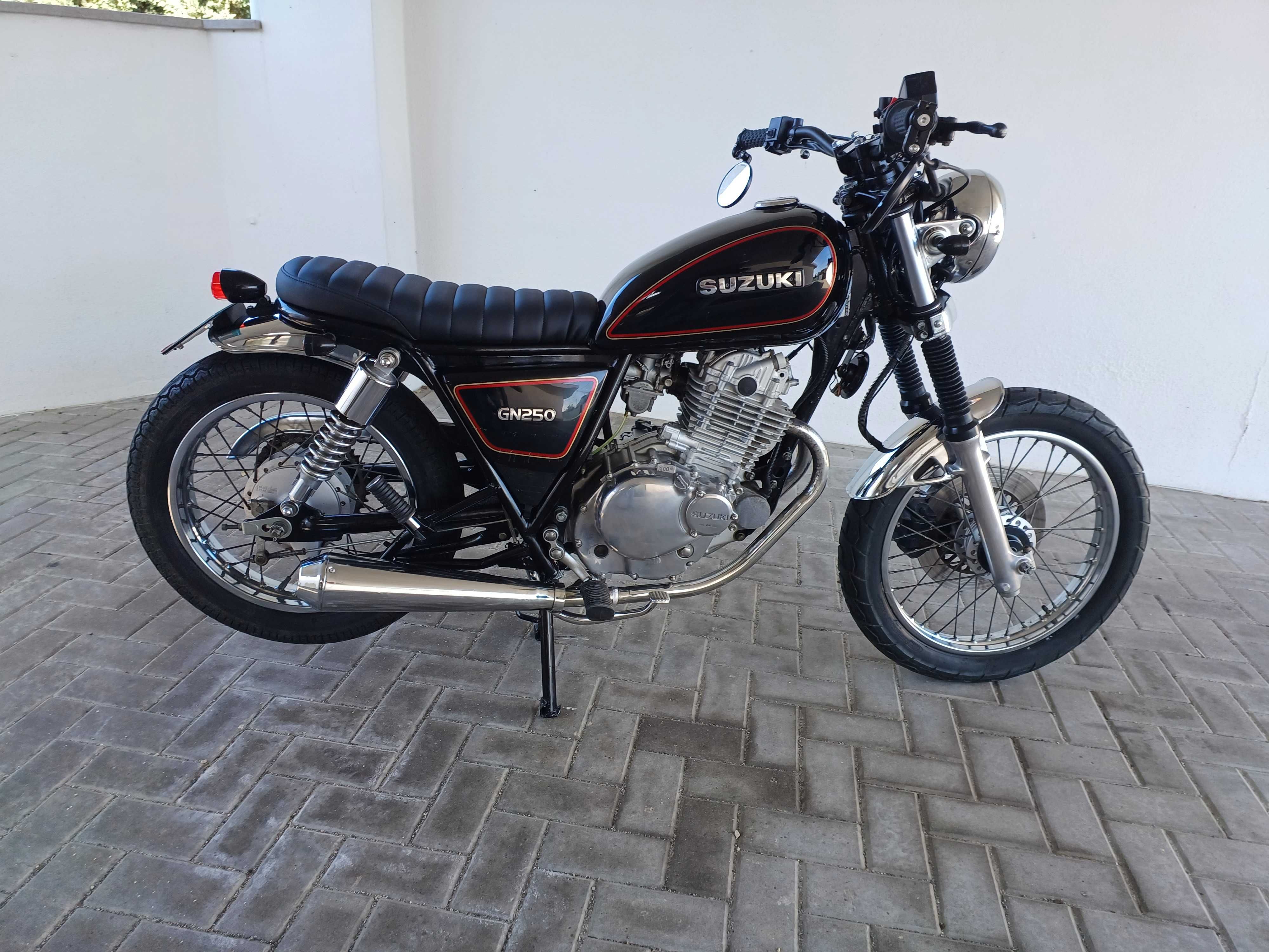 Suzuki GN 250 restaurada