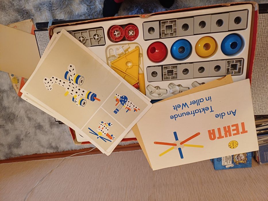 Великий ретро  конструктор європейський  Tekta